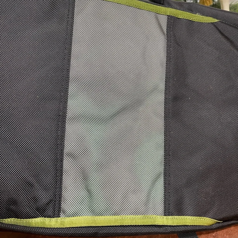 Timbuk2 Classic Messenger Bag NWT ** read**